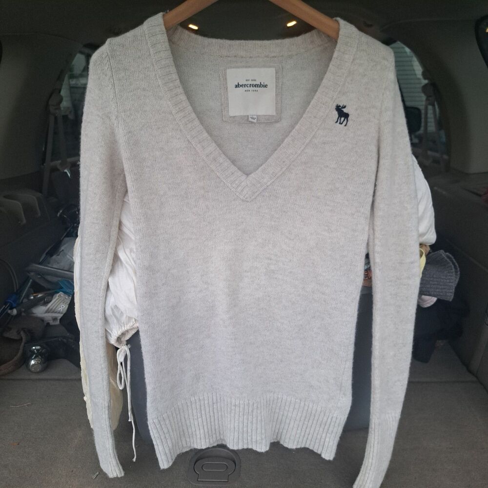 Vintage Y2k Abercrombie Fitch Babydoll Sweater Gray Large Vneck Slim Fit FLAW